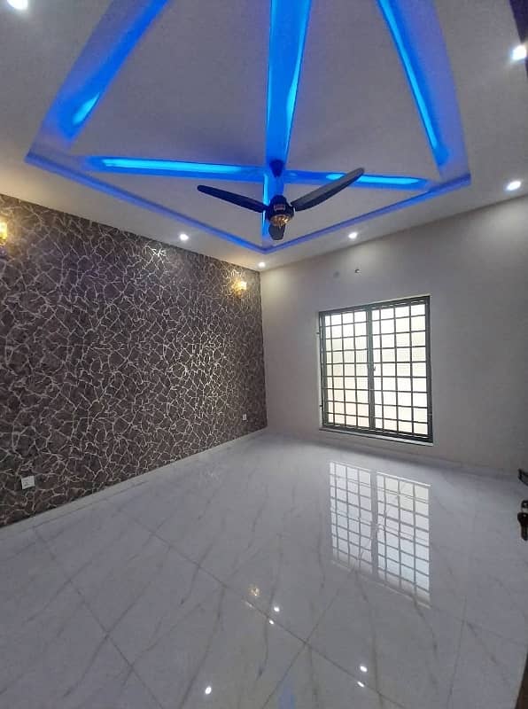 Double Storey 10 Marla House Available In Central Park - Block G For sale 4