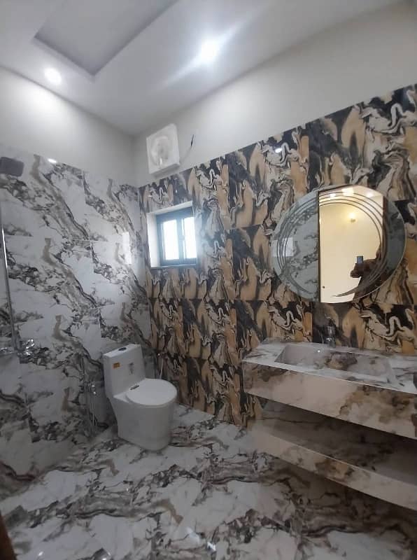 Double Storey 10 Marla House Available In Central Park - Block G For sale 6