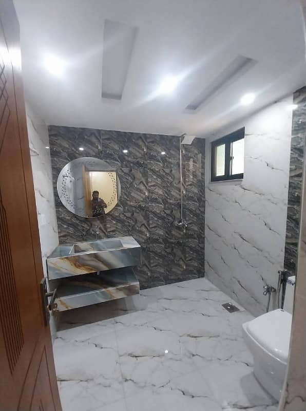 Double Storey 10 Marla House Available In Central Park - Block G For sale 8