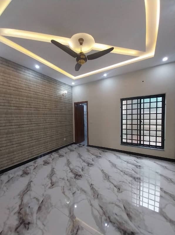 Double Storey 10 Marla House Available In Central Park - Block G For sale 9