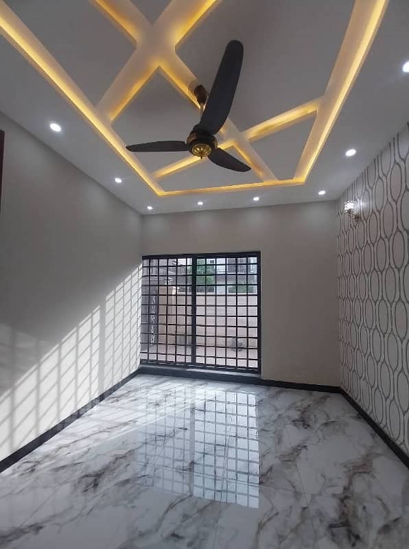 Double Storey 10 Marla House Available In Central Park - Block G For sale 11