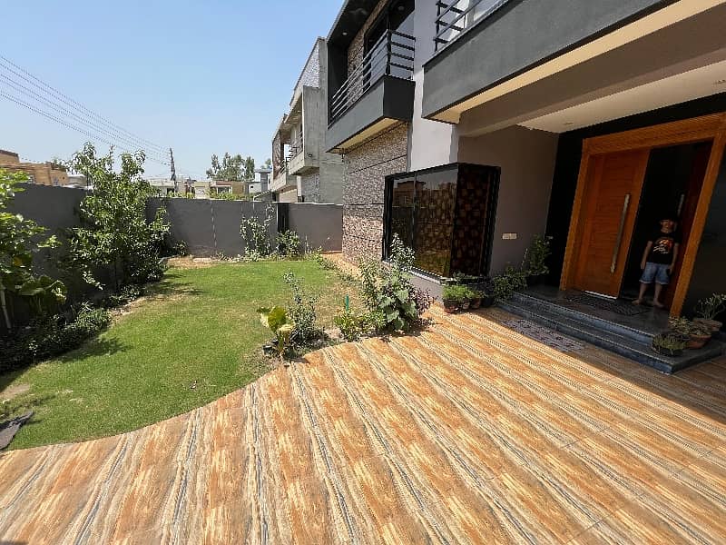 Prime Location 1 Kanal House In Central Park - Block A Is Best Option 0