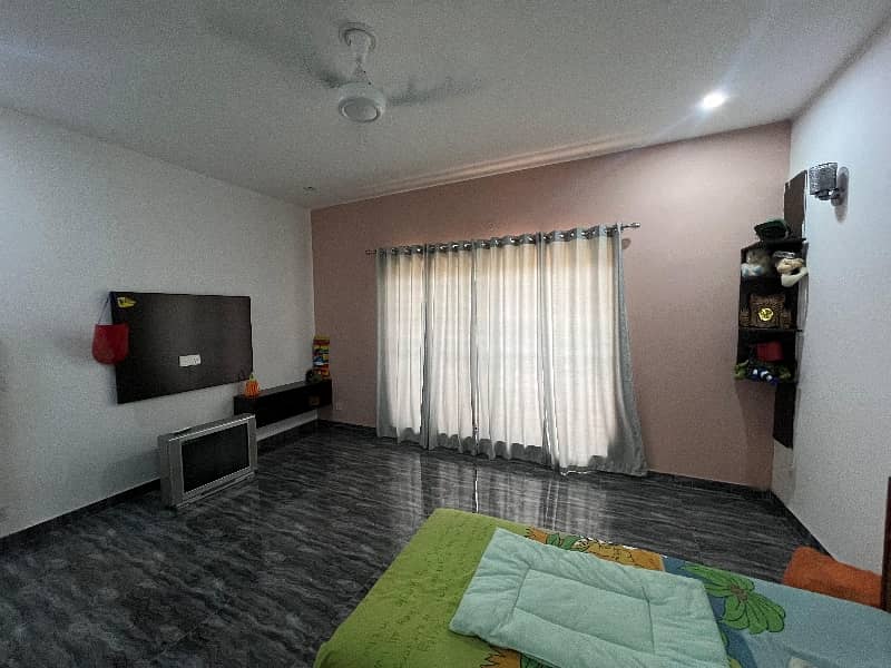 Prime Location 1 Kanal House In Central Park - Block A Is Best Option 3
