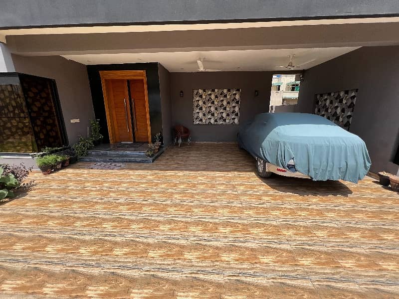 Prime Location 1 Kanal House In Central Park - Block A Is Best Option 25