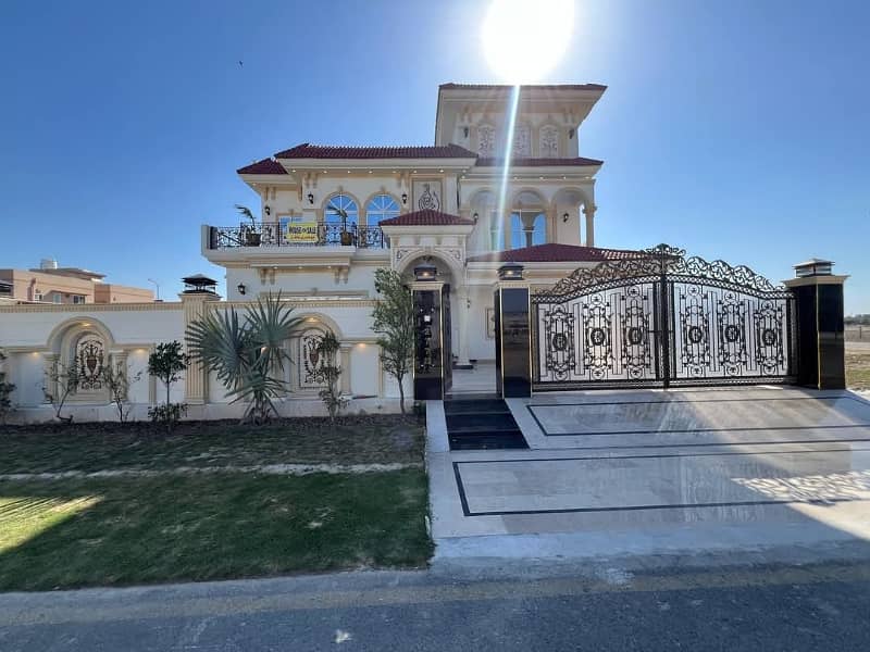 Prime Location House For sale Situated In Central Park - Block B 0