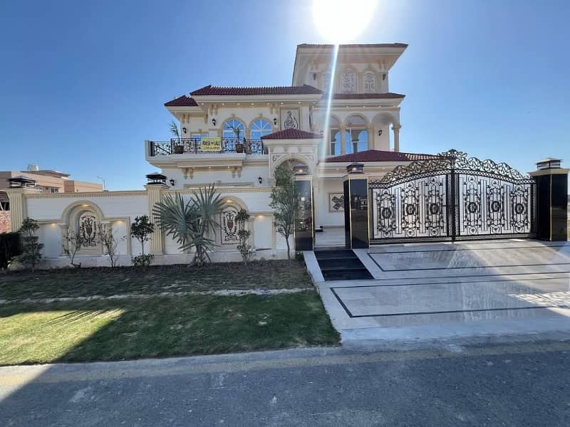 Prime Location House For sale Situated In Central Park - Block B 1