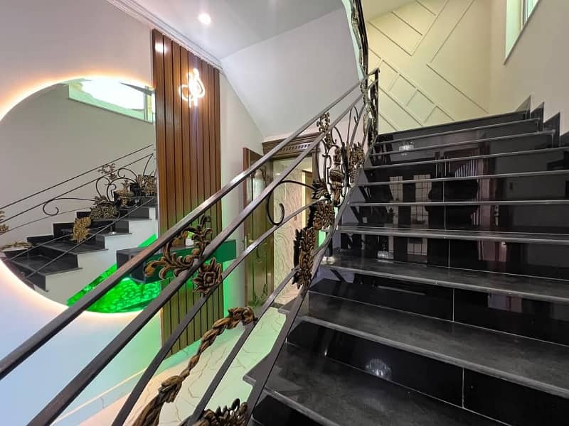 Prime Location House For sale Situated In Central Park - Block B 4