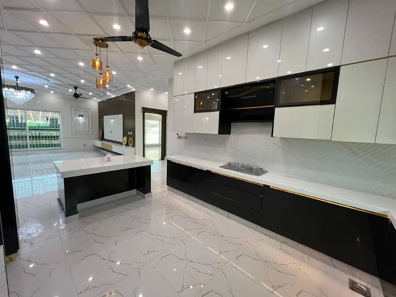 Prime Location House For sale Situated In Central Park - Block B 11