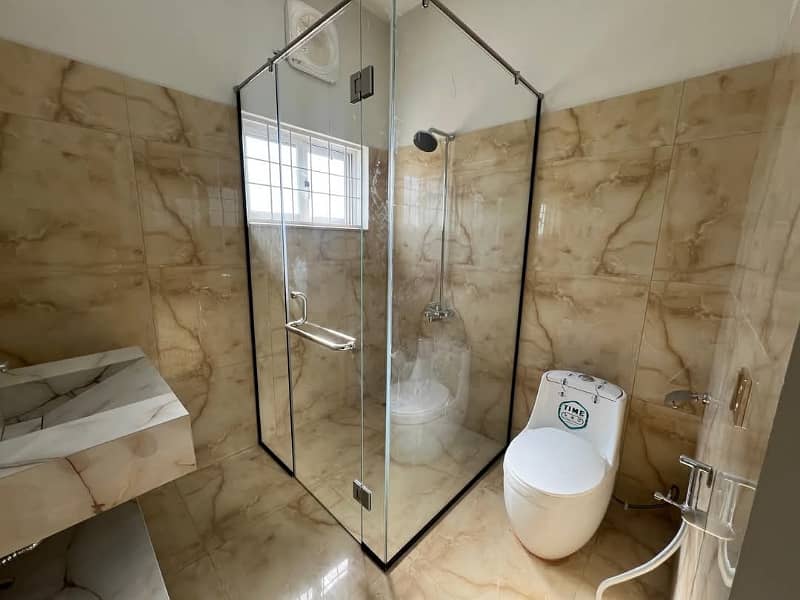 Prime Location House For sale Situated In Central Park - Block B 14