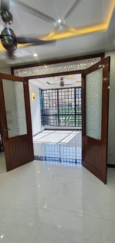Prime Location House For sale Situated In Central Park - Block B 18