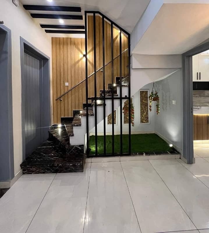 Looking For A Prime Location House In Central Park - Block A 3