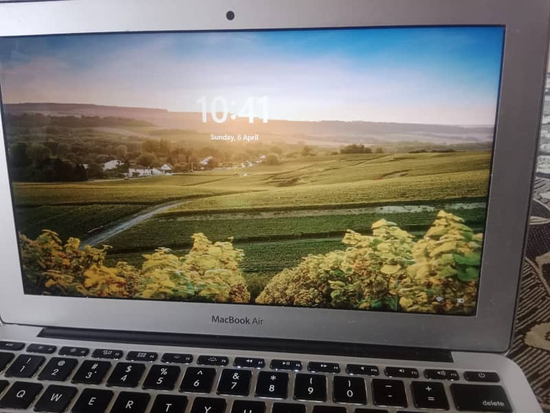 Apple Laptop 11 inch Core i5 processor 4/64 6