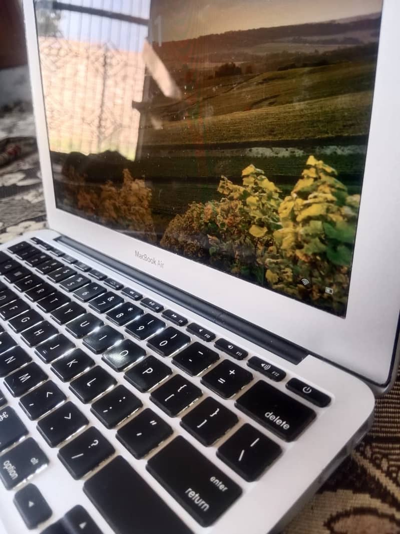 Apple Laptop 11 inch Core i5 processor 4/64 1