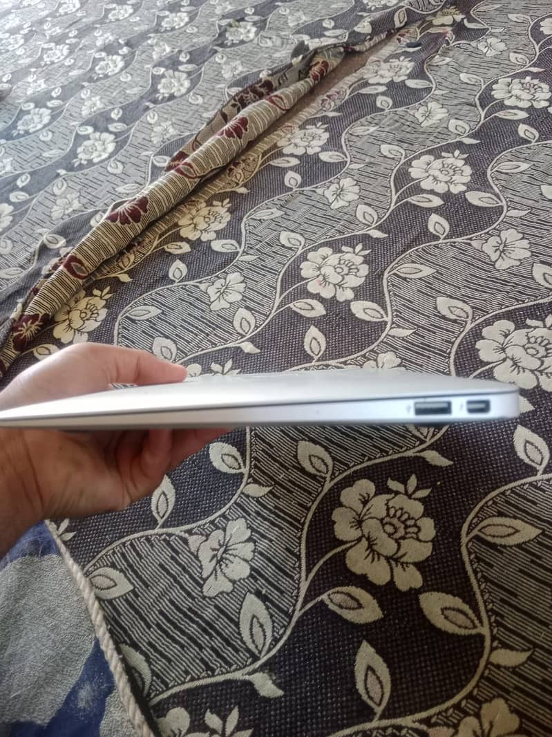 Apple Laptop 11 inch Core i5 processor 4/64 3