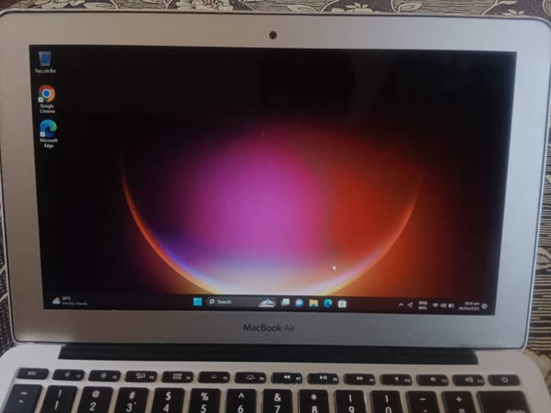 Apple Laptop 11 inch Core i5 processor 4/64 0