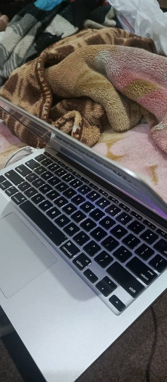 Apple Laptop 11 inch Core i5 processor 4/64 10