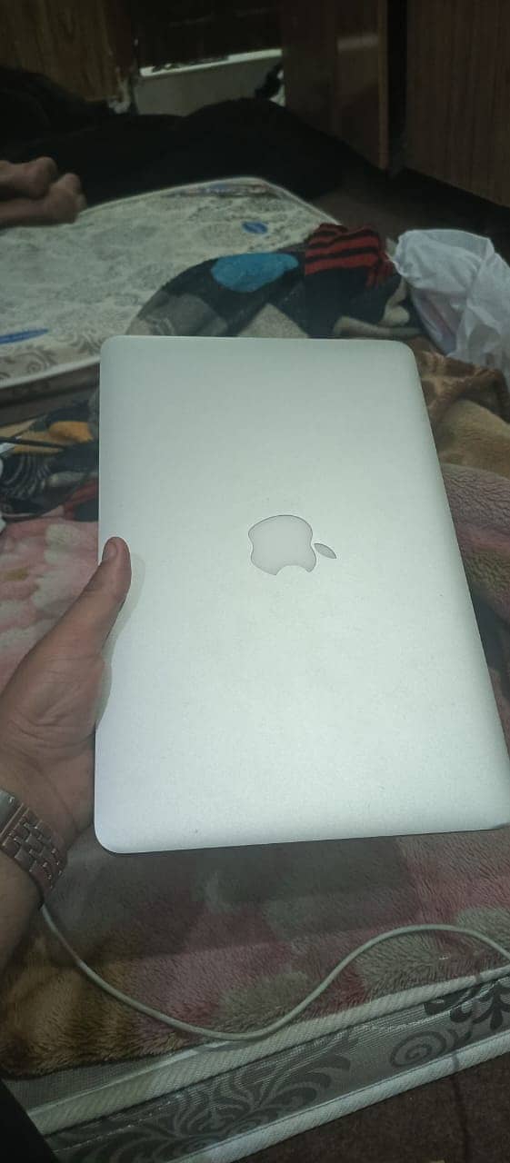 Apple Laptop 11 inch Core i5 processor 4/64 11