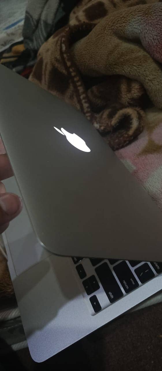Apple Laptop 11 inch Core i5 processor 4/64 13