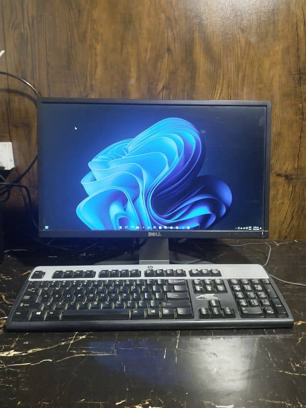 Custom PC- GTX 950 + i5 + 22" IPS MONITOR 2
