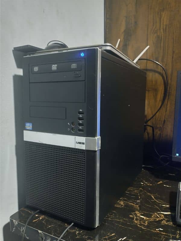Custom PC- GTX 950 + i5 + 22" IPS MONITOR 3