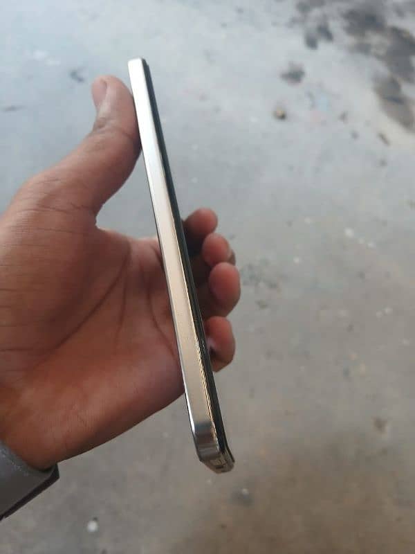 Vivo y200 8+8/256Gb with 10/10 condition. Only 15 to 20 days used lush 0
