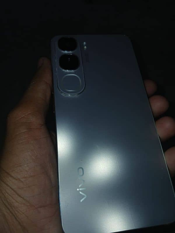 Vivo y200 8+8/256Gb with 10/10 condition. Only 15 to 20 days used lush 5