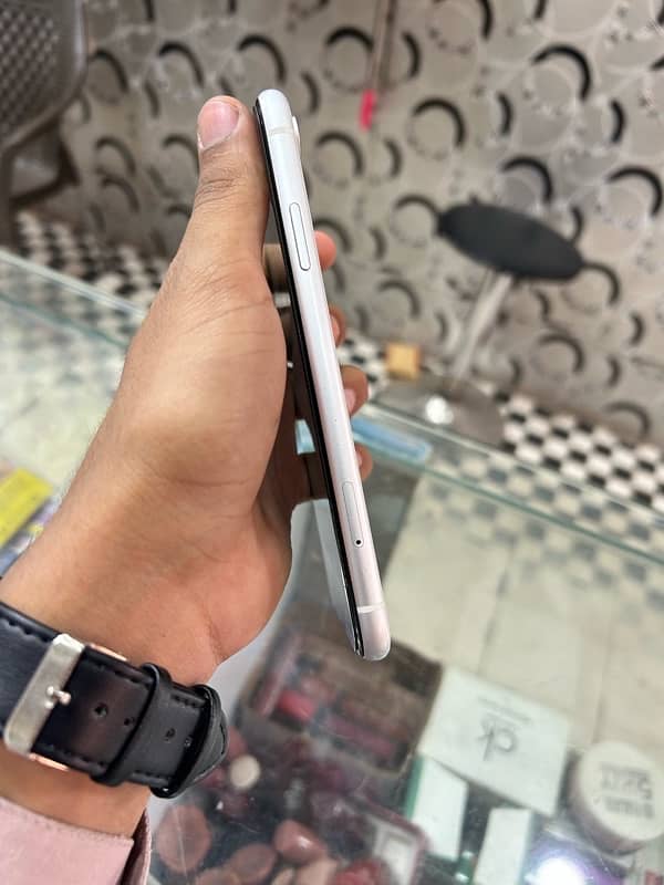 i phone XR 10/10 All okay 100% Genioun phone 0