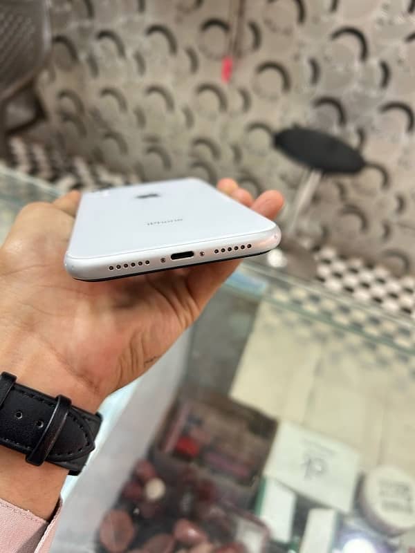 i phone XR 10/10 All okay 100% Genioun phone 2