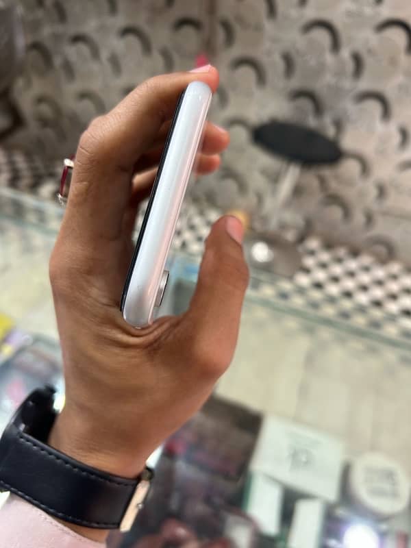 i phone XR 10/10 All okay 100% Genioun phone 3