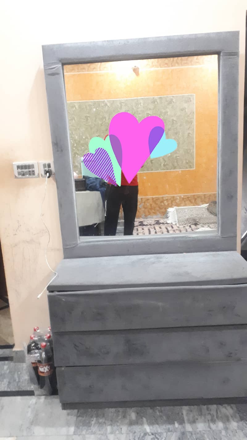 dressing table and 2 side table (2) 0