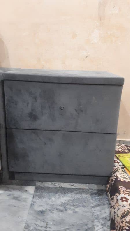 dressing table and 2 side table (2) 1
