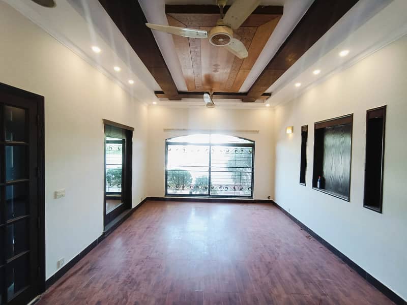 10 Marla Beautiful independent House Available For Rent in DHA Phase 4, AA Block Lahore Cantt 3