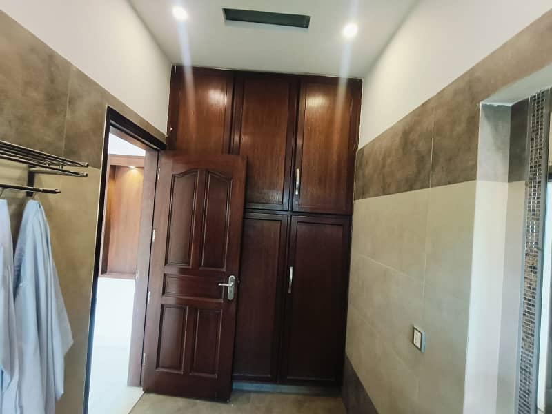 10 Marla Beautiful independent House Available For Rent in DHA Phase 4, AA Block Lahore Cantt 5