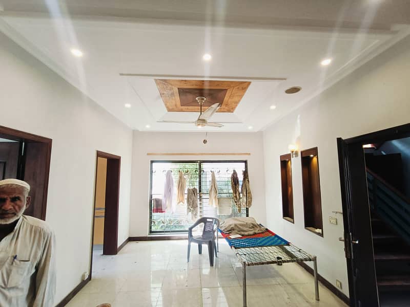 10 Marla Beautiful independent House Available For Rent in DHA Phase 4, AA Block Lahore Cantt 7