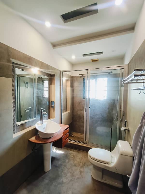 10 Marla Beautiful independent House Available For Rent in DHA Phase 4, AA Block Lahore Cantt 8