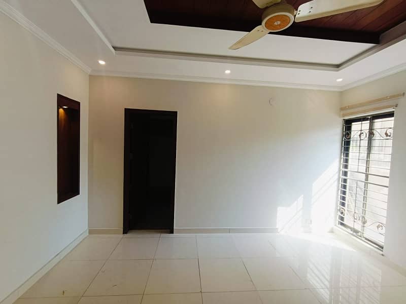 10 Marla Beautiful independent House Available For Rent in DHA Phase 4, AA Block Lahore Cantt 9