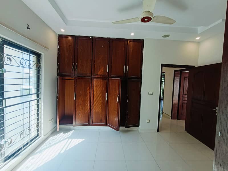 10 Marla Beautiful independent House Available For Rent in DHA Phase 4, AA Block Lahore Cantt 10
