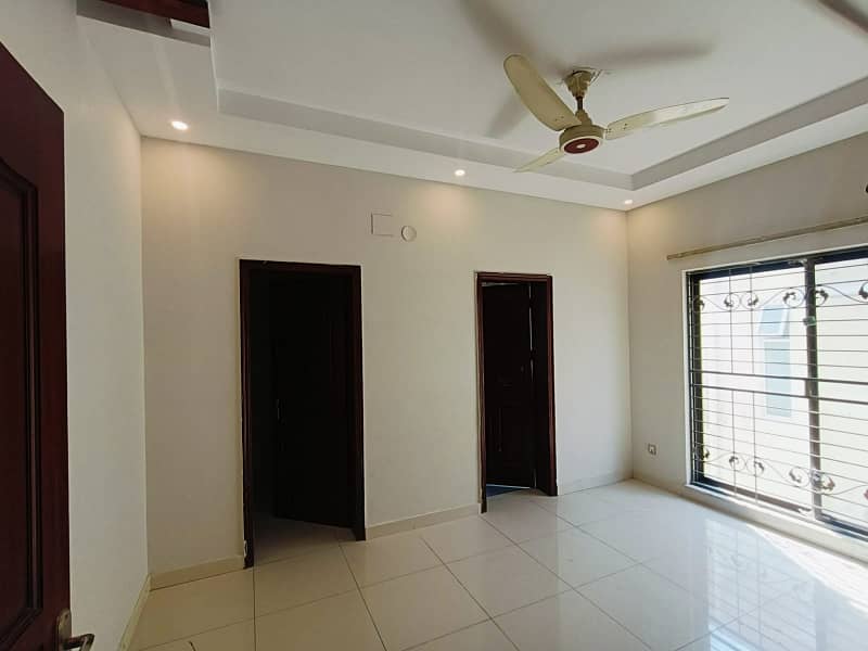 10 Marla Beautiful independent House Available For Rent in DHA Phase 4, AA Block Lahore Cantt 12