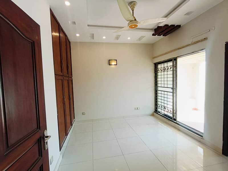 10 Marla Beautiful independent House Available For Rent in DHA Phase 4, AA Block Lahore Cantt 15