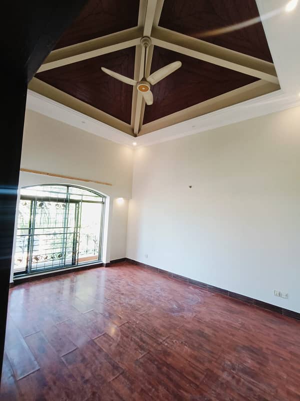 10 Marla Beautiful independent House Available For Rent in DHA Phase 4, AA Block Lahore Cantt 19