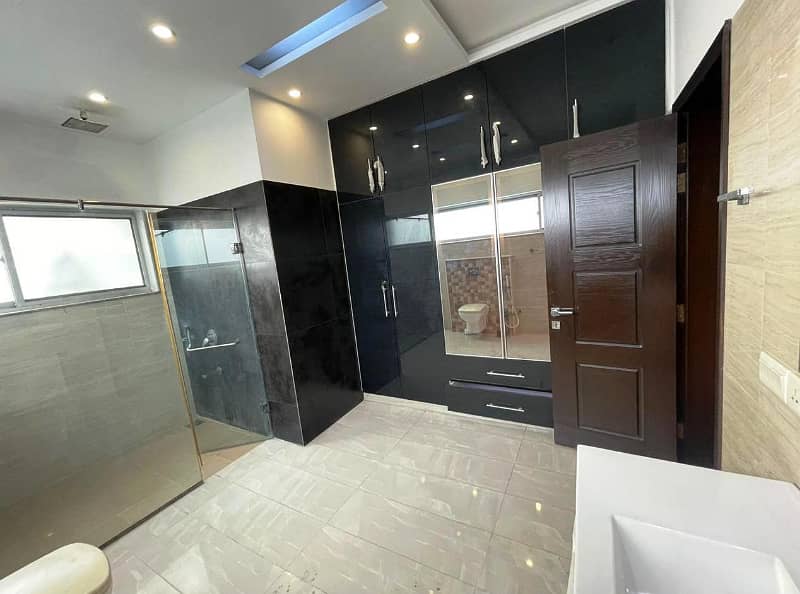 01 Kanal Beautiful Upper Portion independent Available For Rent in DHA Phase 5, G Block Lahore Cantt 3