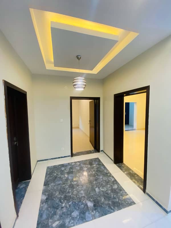 1 KANAL DOUNBLE UNIT IN RABI CENTER PHASE 7 AVAIALBLE FOR RENT 5