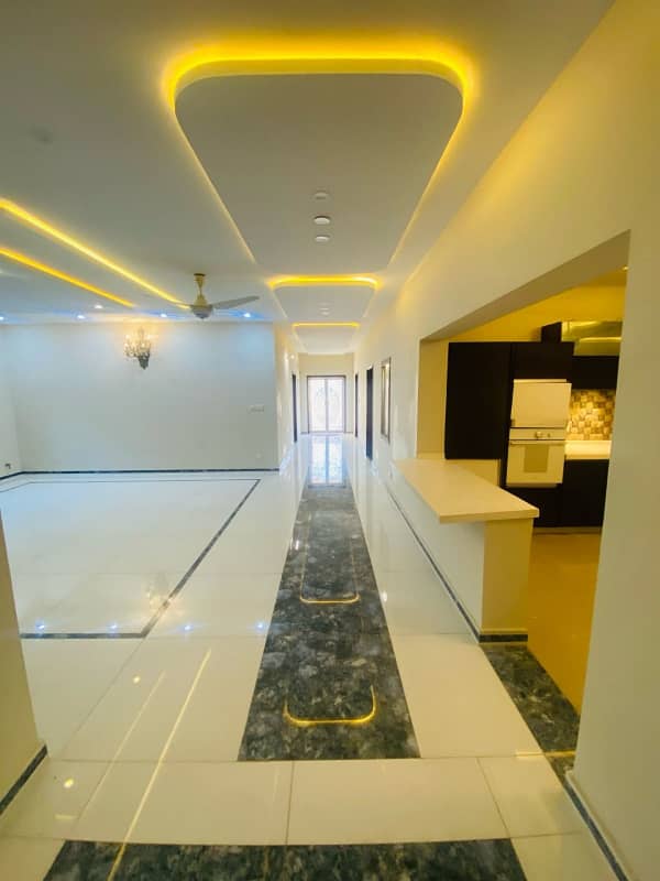 1 KANAL DOUNBLE UNIT IN RABI CENTER PHASE 7 AVAIALBLE FOR RENT 8