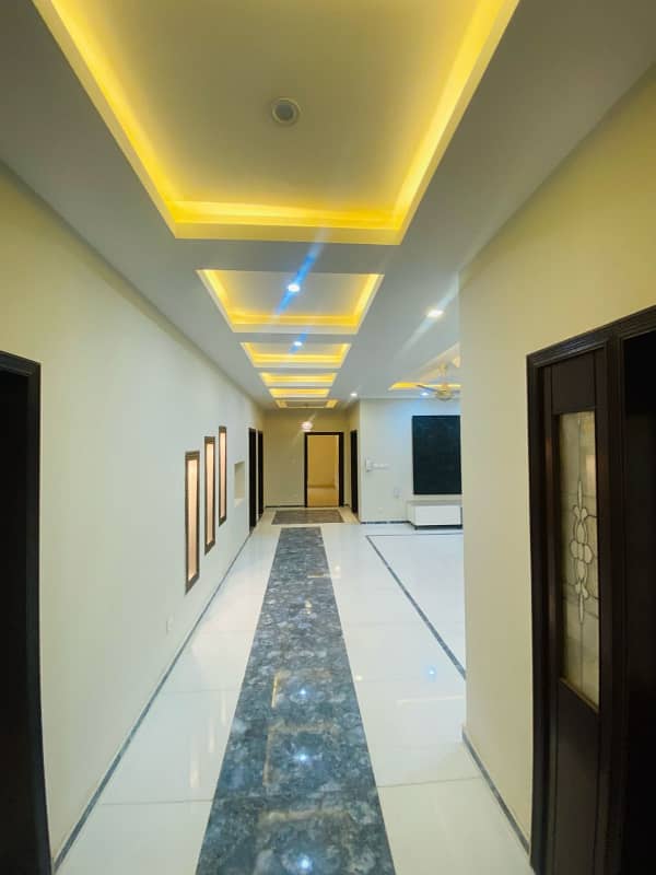 1 KANAL DOUNBLE UNIT IN RABI CENTER PHASE 7 AVAIALBLE FOR RENT 10