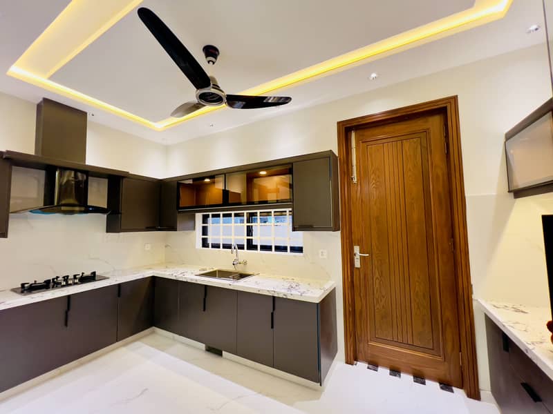 10 Marla Ground Floor With Gas Available 1