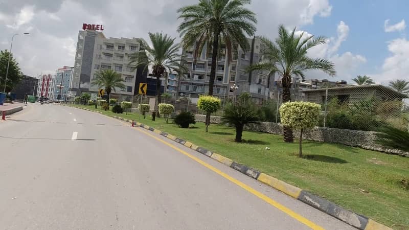 Change Your Address To Bahria Town Phase 5, Rawalpindi For A Reasonable Price Of Rs. 28000000 2