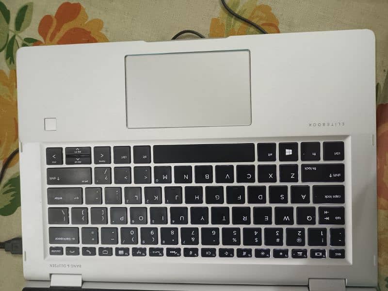 HP 1030 G2 core i5 7th gen 4