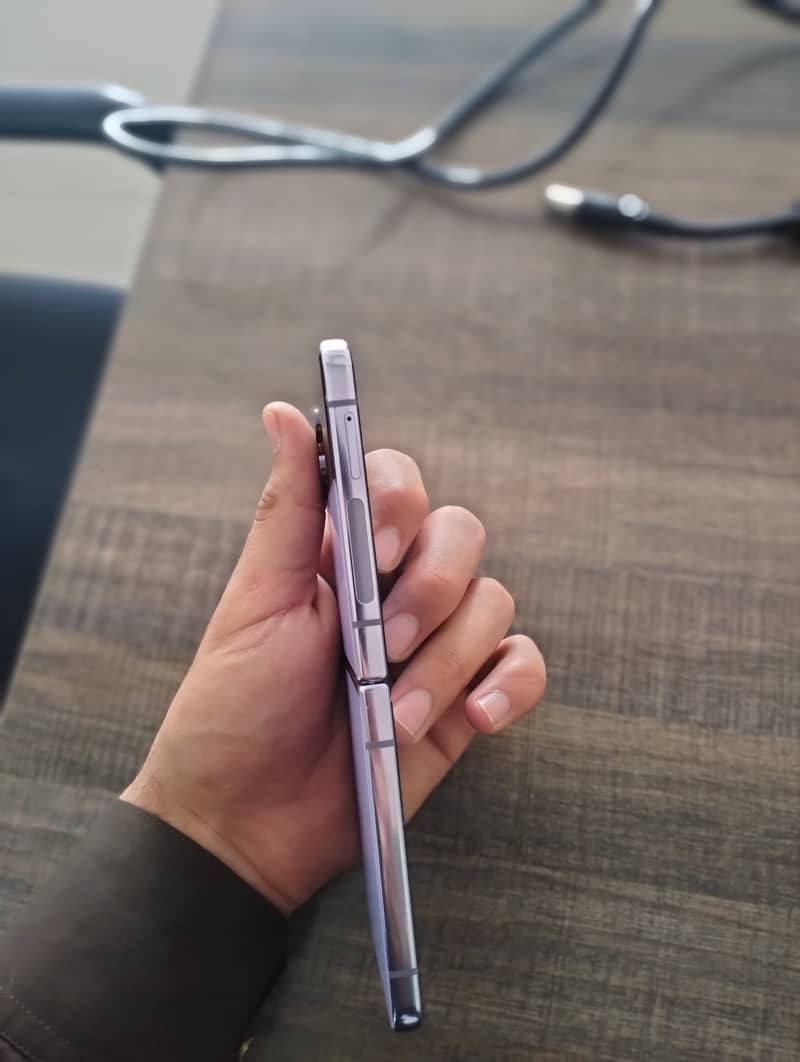 Samsung Mobile Z Flip 4 5
