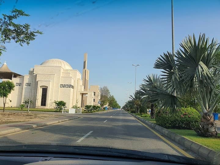 A PRIME LOCATION PLOT TO GRAB IN A BLOCK BAHRIA EDUCATION AND MEDICAL CITY LAHORE 1