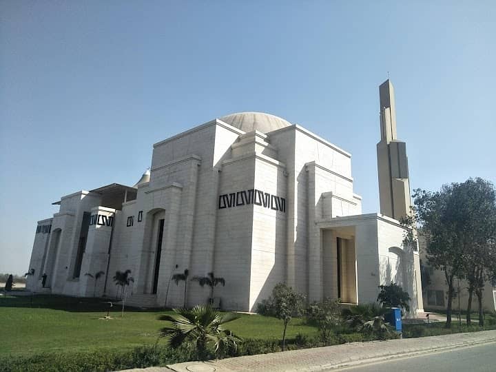 A PRIME LOCATION PLOT TO GRAB IN A BLOCK BAHRIA EDUCATION AND MEDICAL CITY LAHORE 3